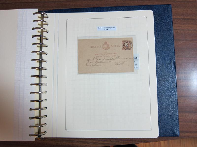 0019 (57).JPG -     Lote:    19      Marcofilia      Lotes Especiais       Descrição:         Portugal. Colecção especializada de carimbos de duplo círculo, tipo 1852, montada em 4 álbuns Lindner, com selos de diversas emissões e cartas, com estudo minucioso de cada marca. Lote a ver.         Lote       Valor Base:     &euro; 2.500,00     Valor Venda:     Retirado     